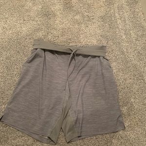 men’s lulu shorts in grey